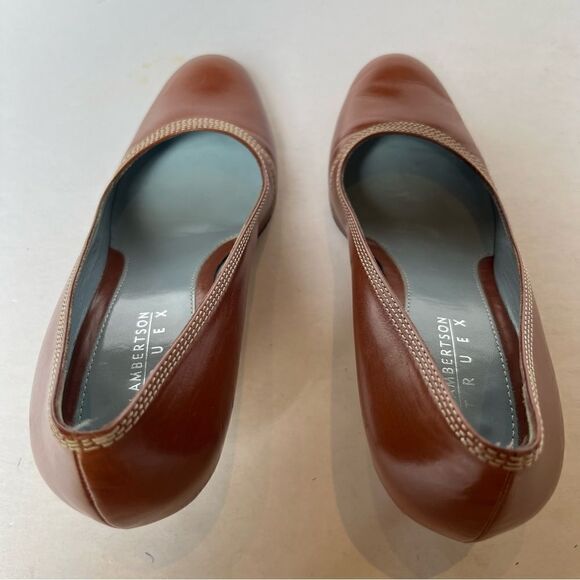 Lambertson Truex Women's Kitten Heel Pumps Caramel Brown Size 38 1/2" - Picture 8 of 8